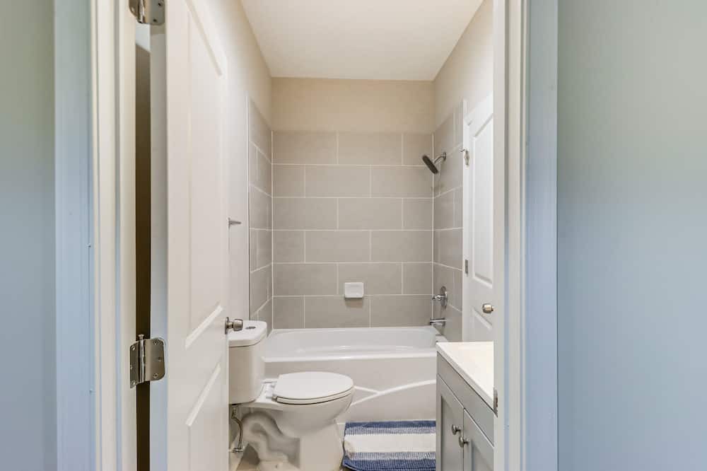 Photo of Bathroom in Coral Hills