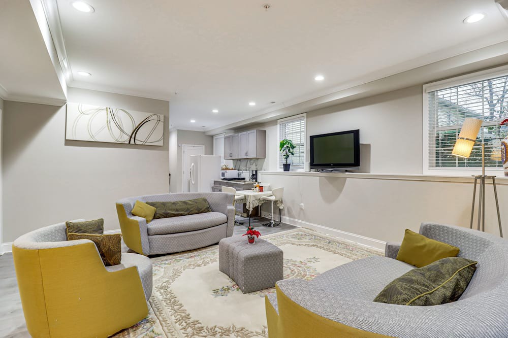 Photo of Livingroom in Coral Hills