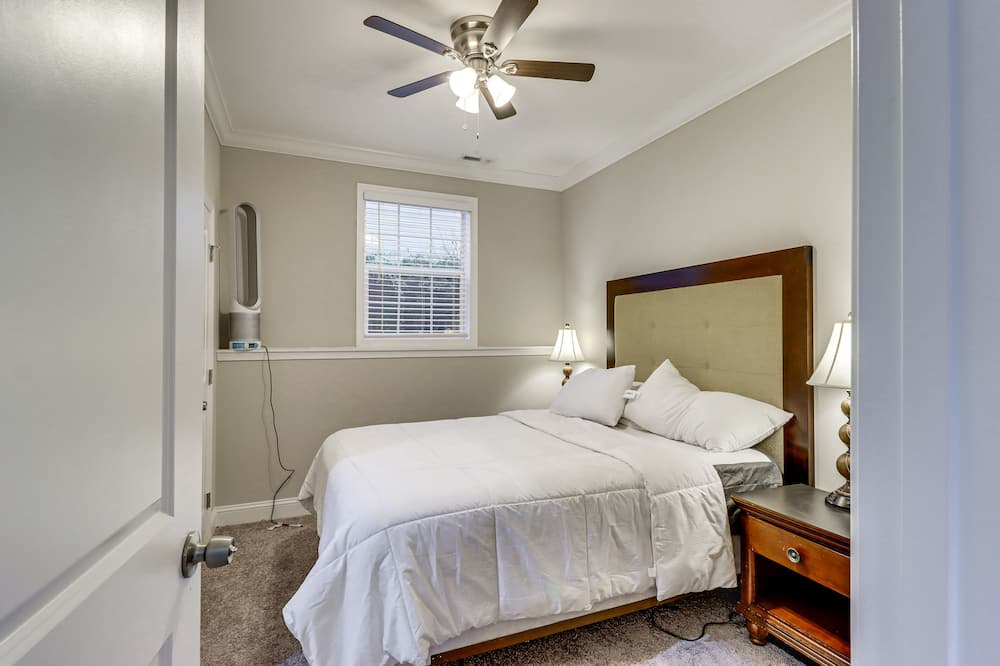 Photo of Bedroom in Coral Hills
