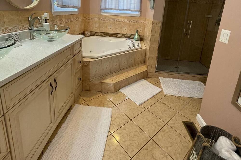 Photo of Bathroom in Hyattsville