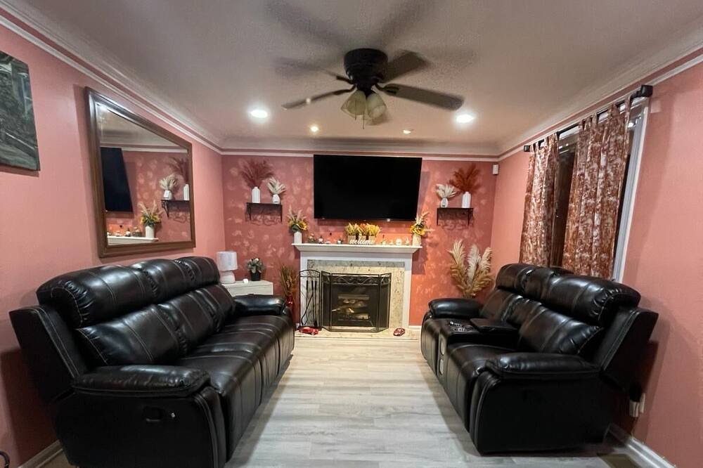 Photo of Livingroom in Hyattsville