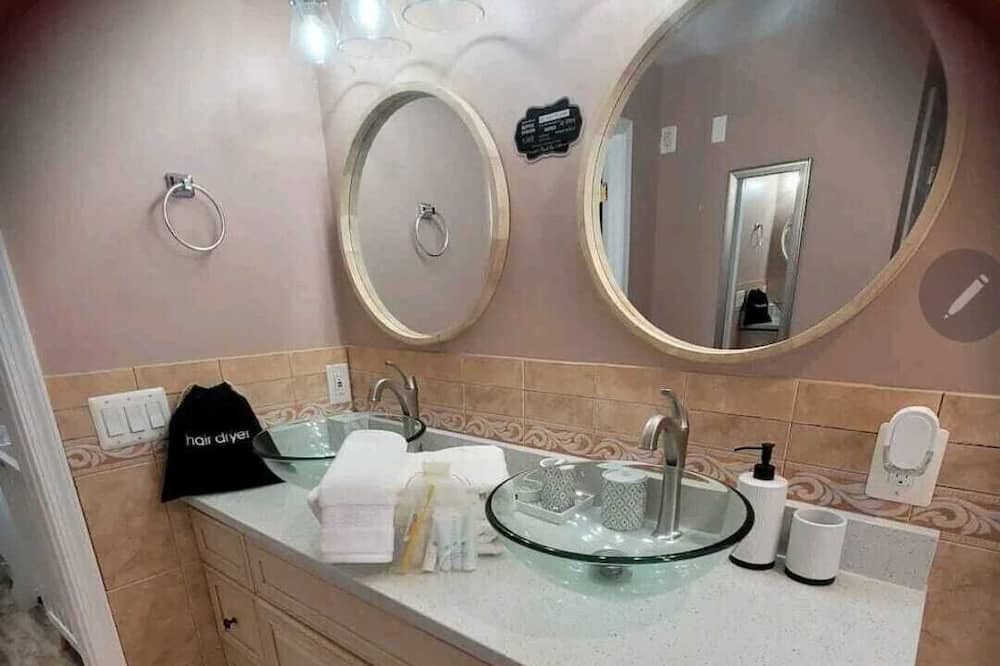 Photo of Bathroom in Hyattsville