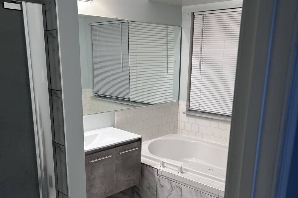 Photo of Bathroom in Rosaryville