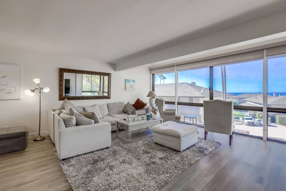 Photo of Livingroom in South Laguna