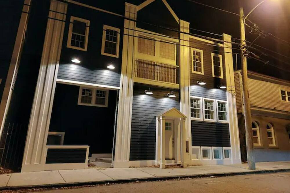 Photo of Outdoor in Off Broadway