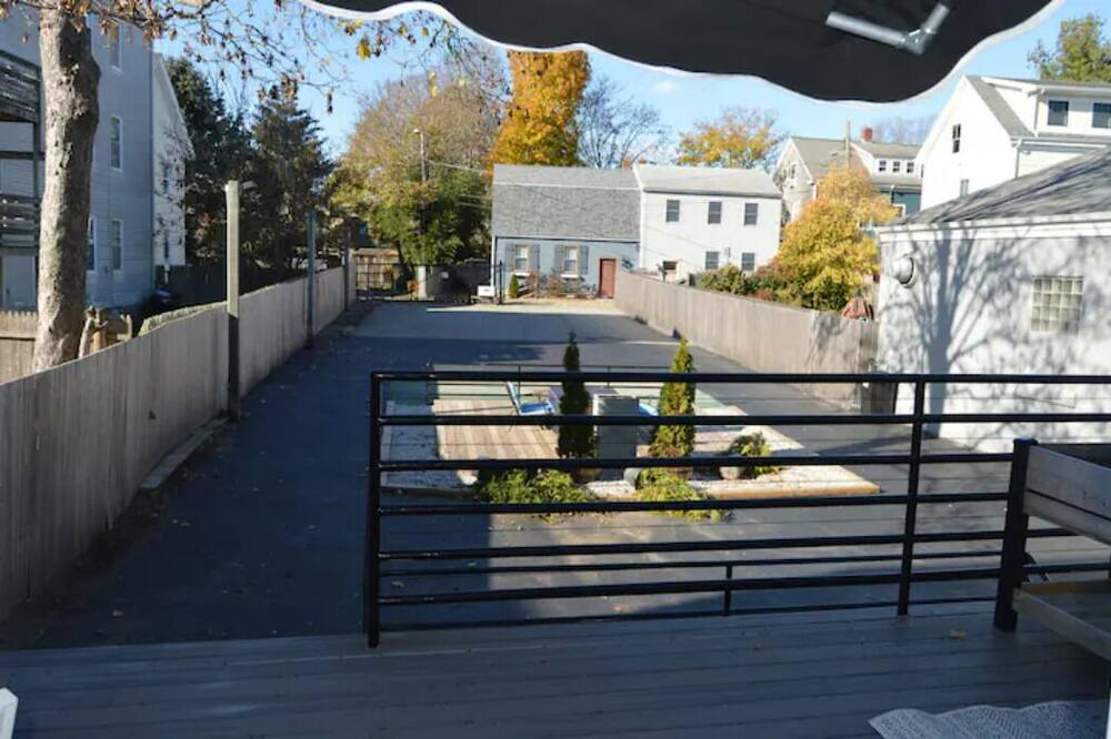 Photo of Outdoor in Off Broadway