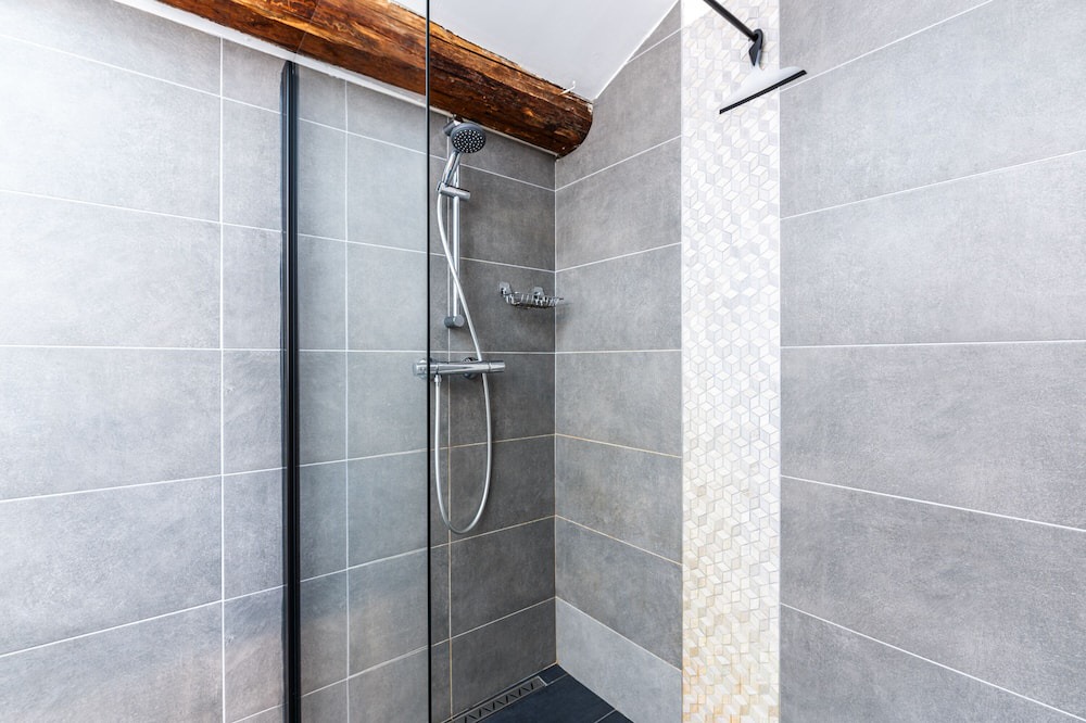 Photo of Bathroom in Queige