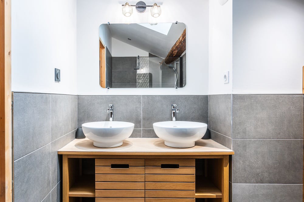 Photo of Bathroom in Queige