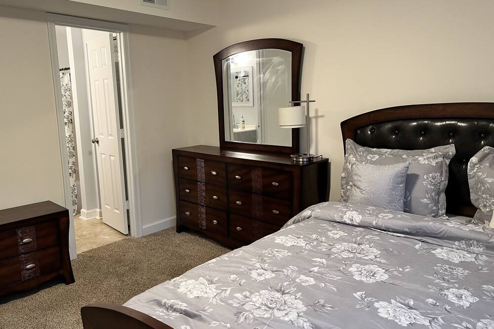 Photo of Bedroom in Lake Arbor
