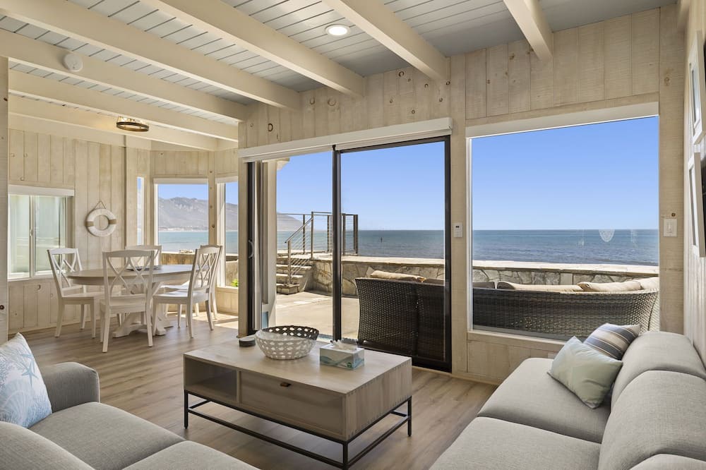 Photo of Livingroom in Faria Beach
