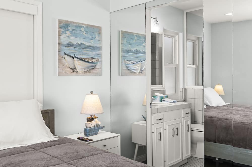 Photo of Bedroom in Faria Beach