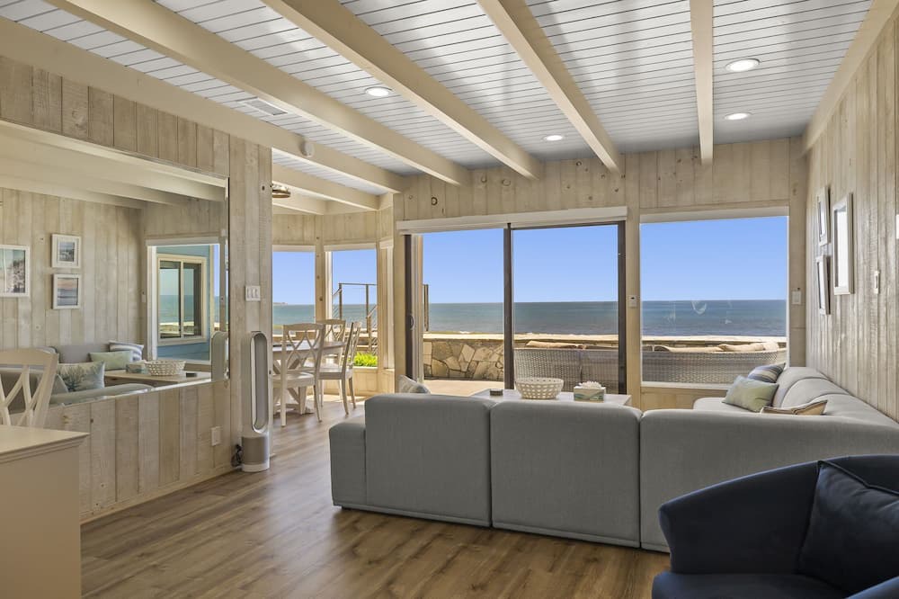 Photo of Livingroom in Faria Beach