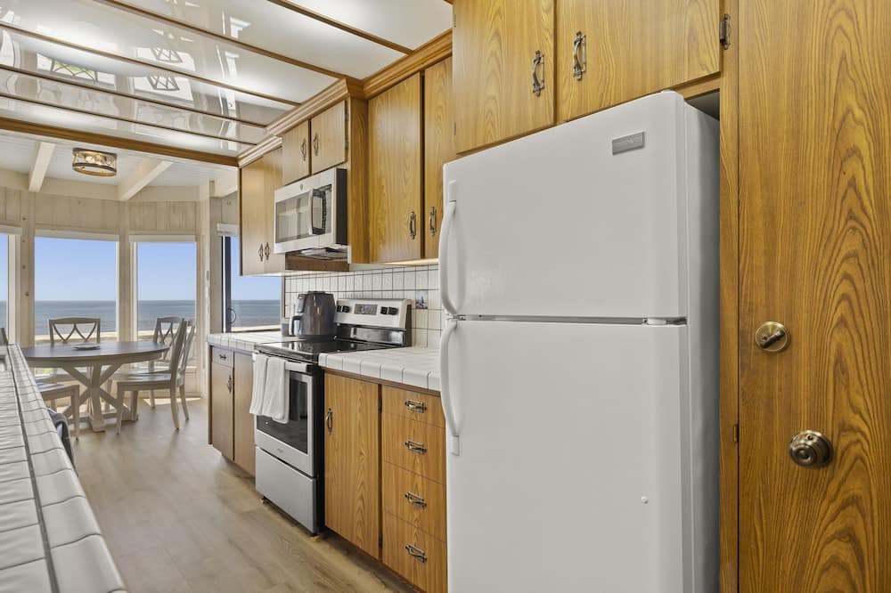 Photo of Kitchen in Faria Beach