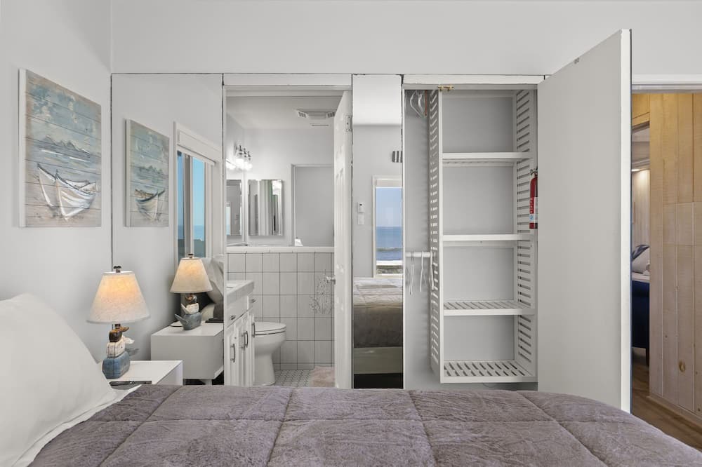 Photo of Bedroom in Faria Beach