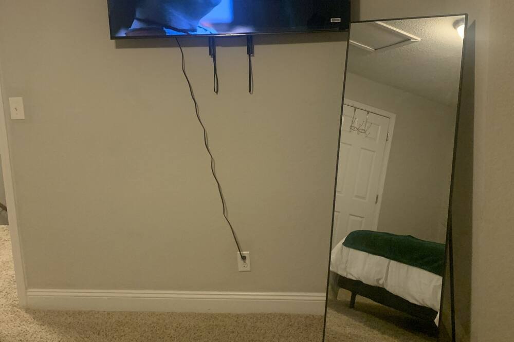 Photo of Bedroom in Villa Heights