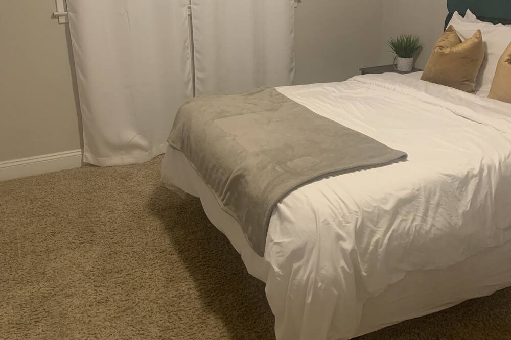 Photo of Bedroom in Villa Heights