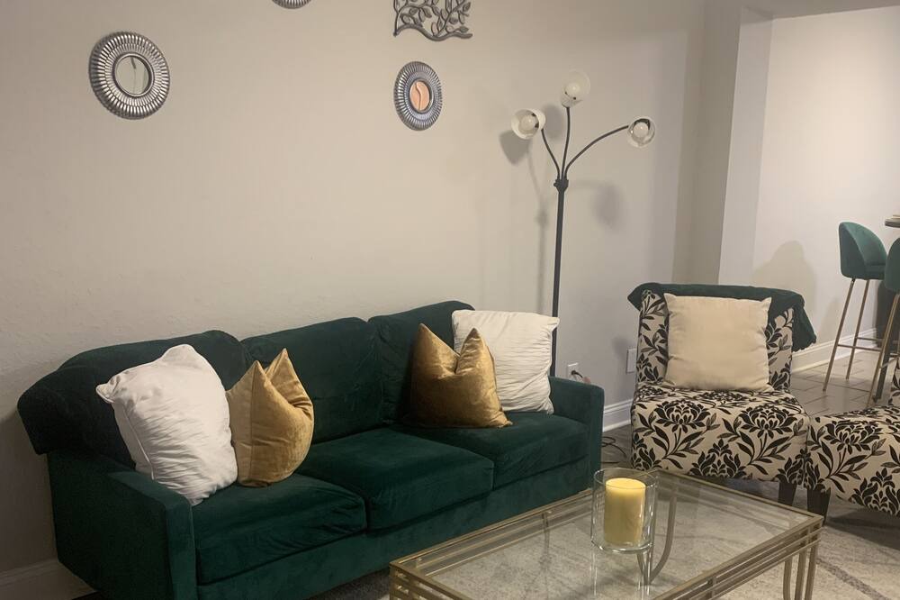 Photo of Livingroom in Villa Heights