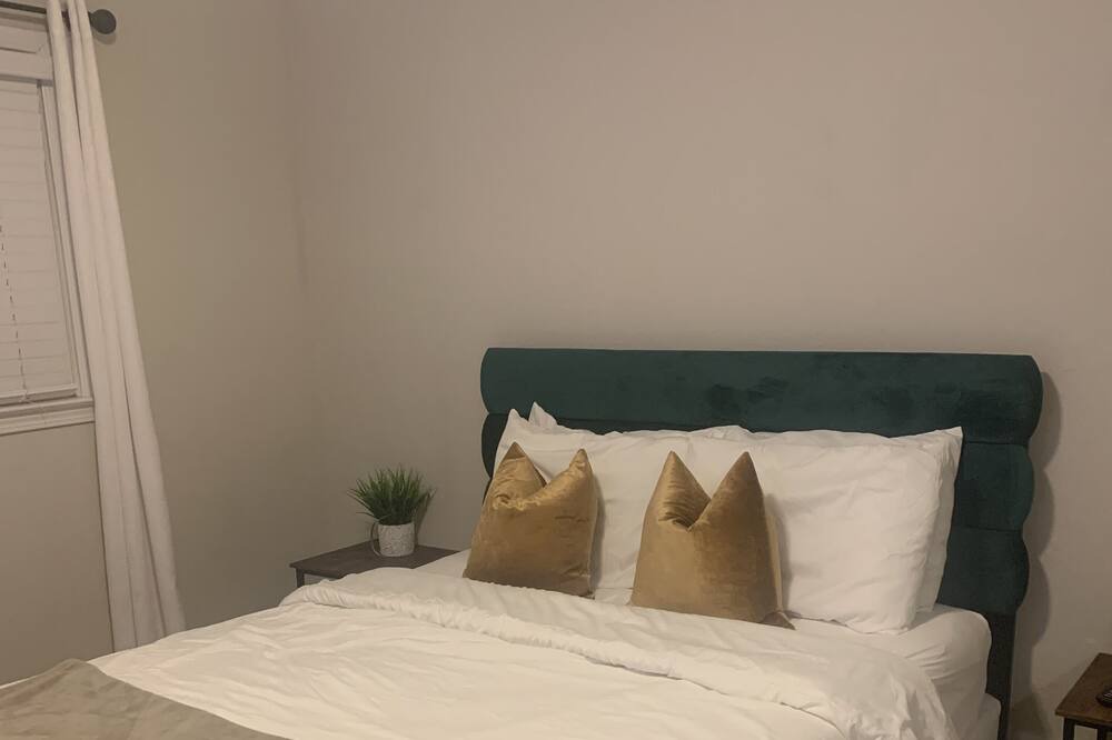 Photo of Bedroom in Villa Heights