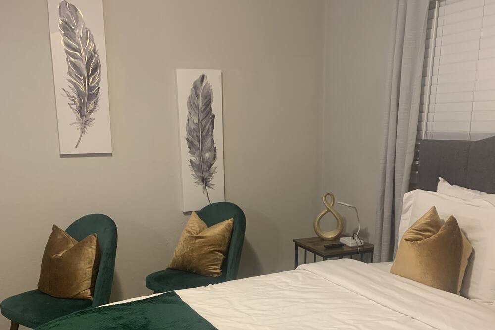 Photo of Bedroom in Villa Heights