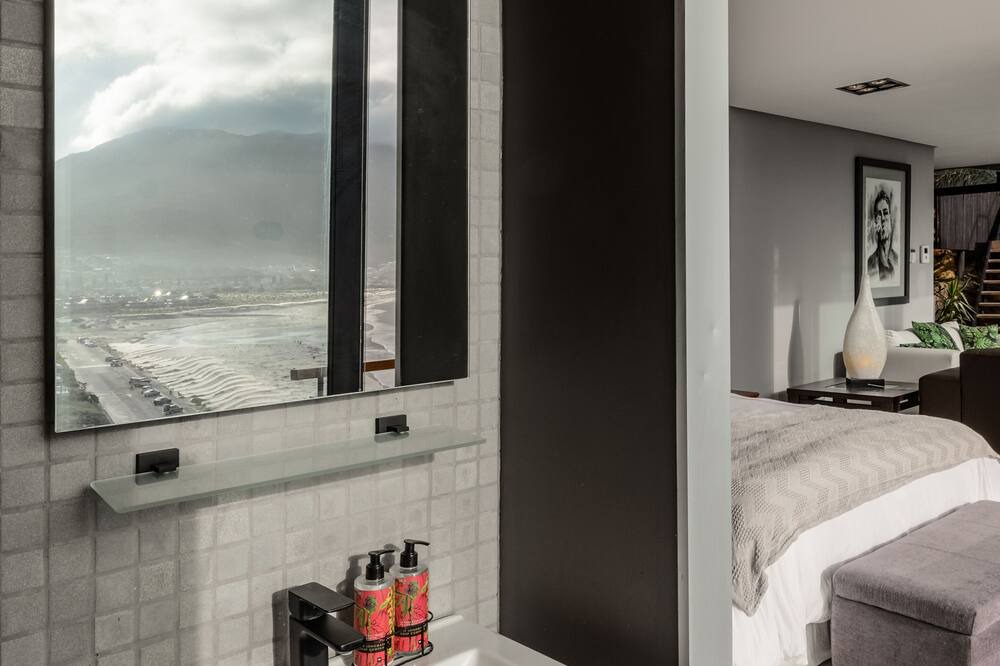 Photo of Bathroom in Scott Estate