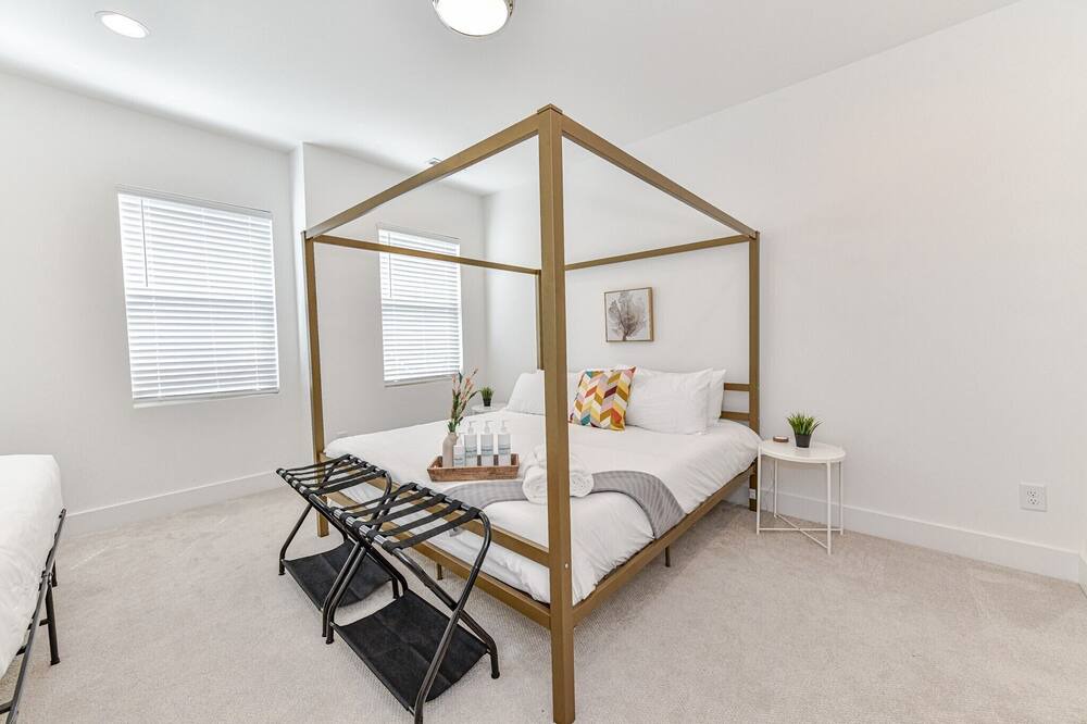 Photo of Bedroom in Plaza Midwood