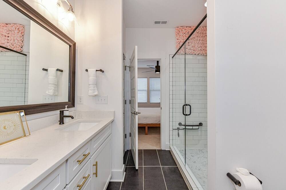 Photo of Bathroom in Plaza Midwood