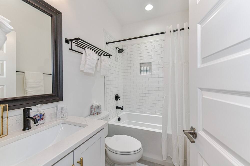 Photo of Bathroom in Plaza Midwood