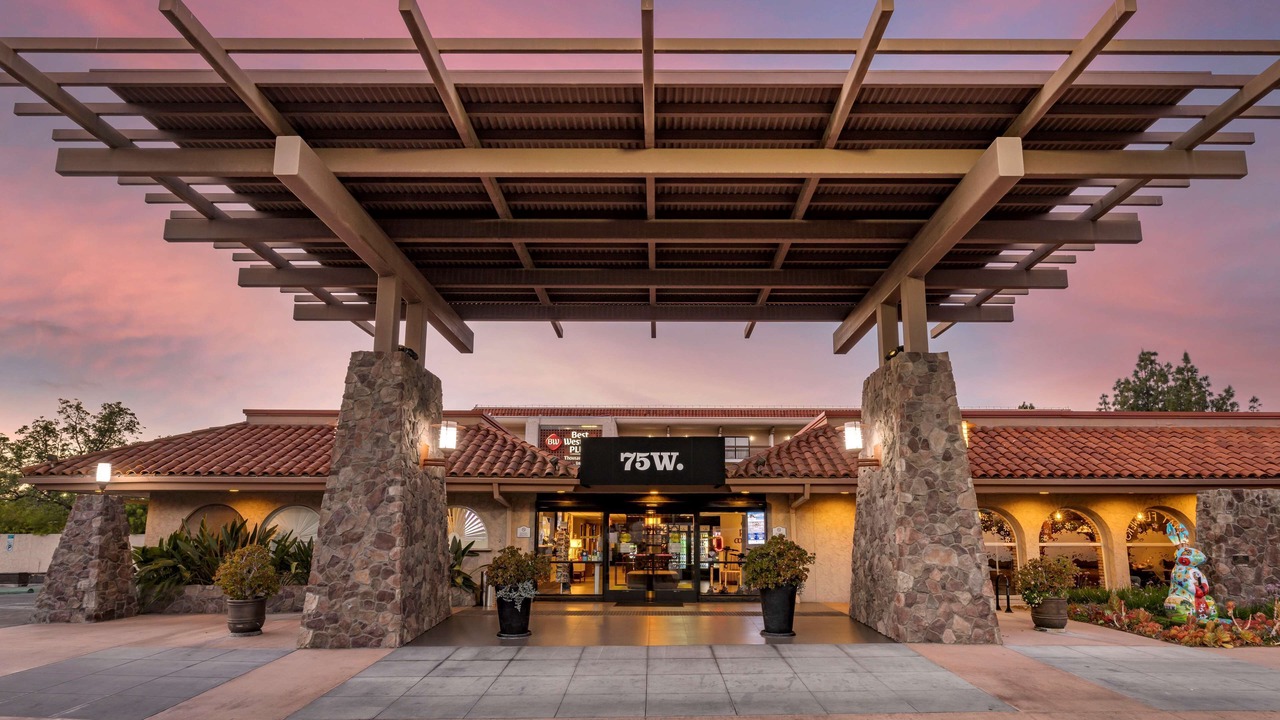Photo of Buildings in Thousand Oaks