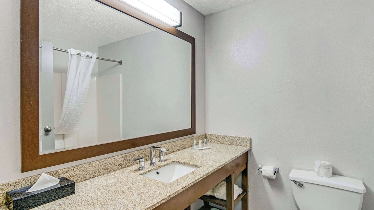Photo of Bedroom in Lansing