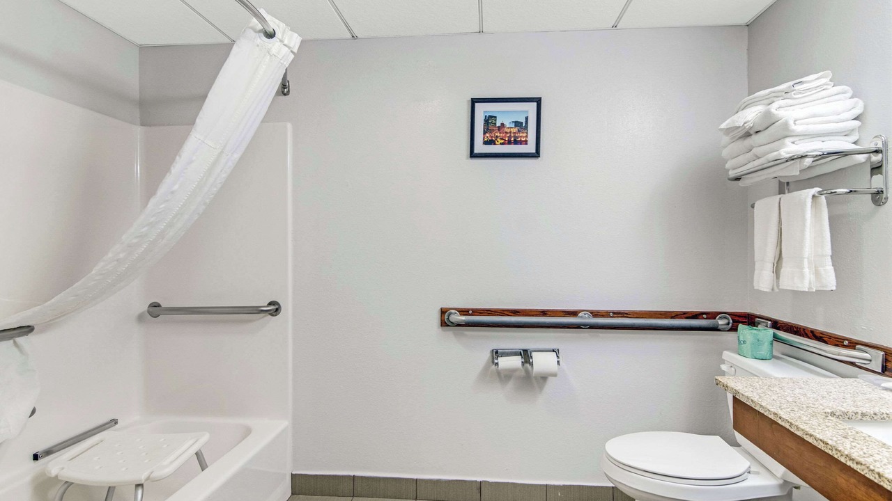 Photo of Bedroom in Lansing