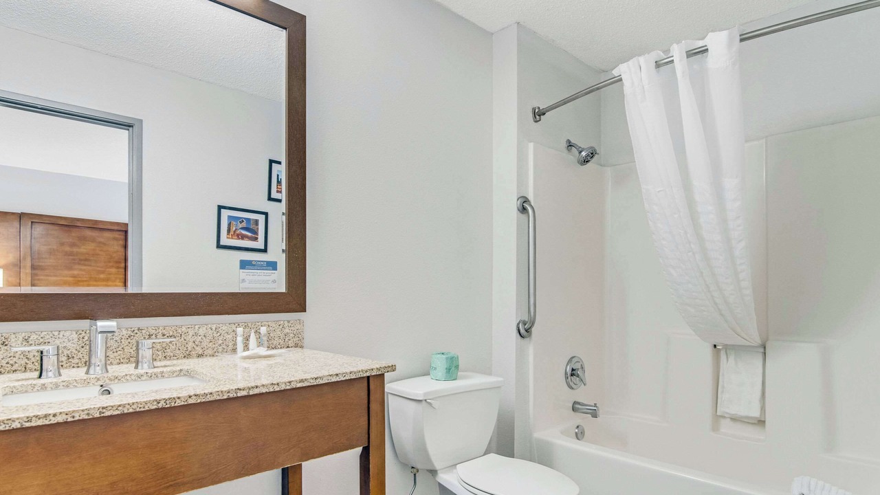 Photo of Bedroom in Lansing