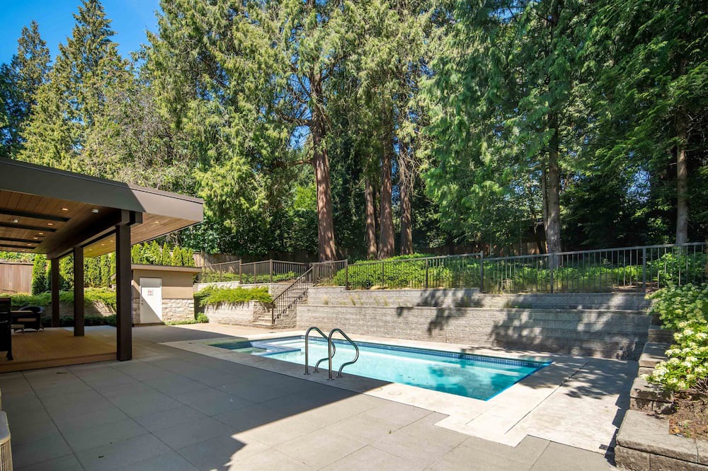 Photo of Outdoor in West Vancouver