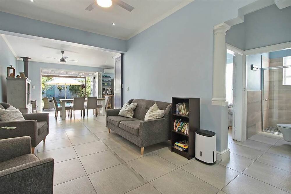 Photo of Livingroom in Claremont