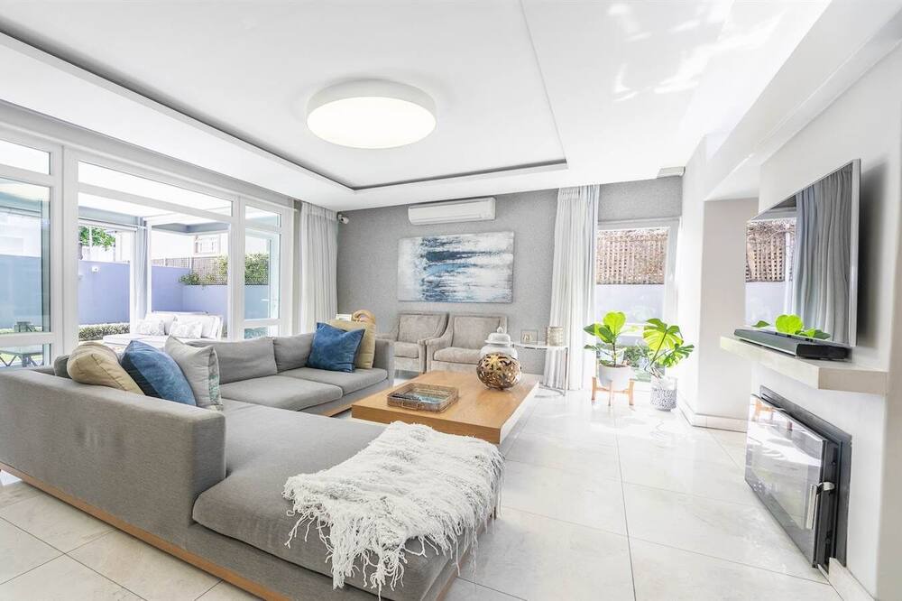 Photo of Livingroom in Newlands