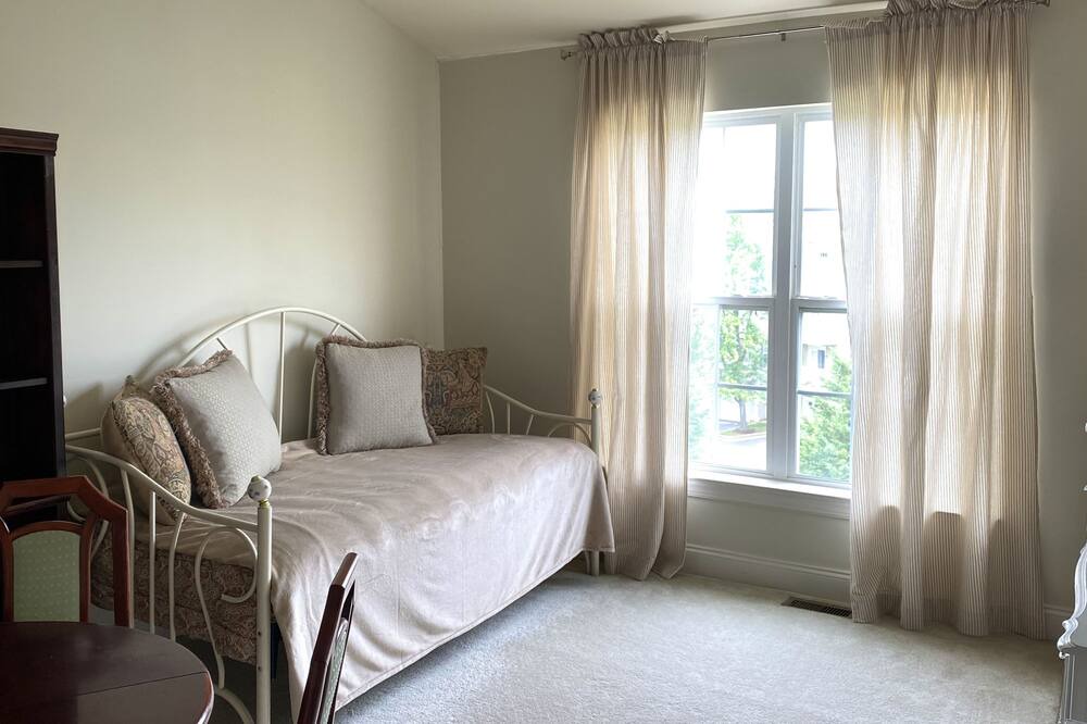 Photo of Bedroom in Gaithersburg