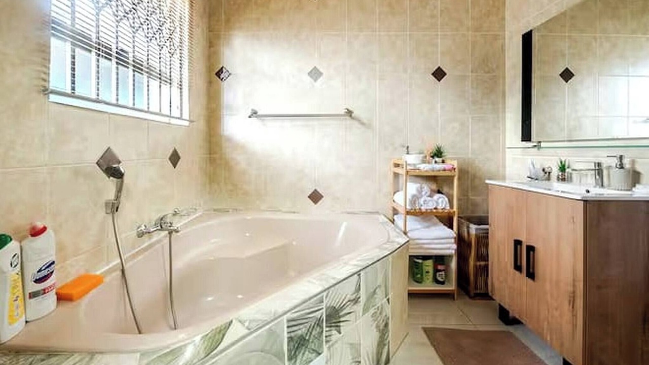 Photo of Bathroom in Greater Johannesburg Metropolitan Area