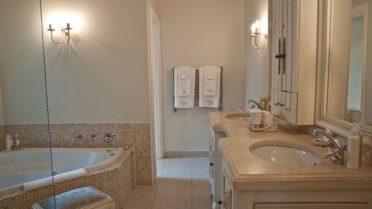 Photo of Bathroom in Newlands