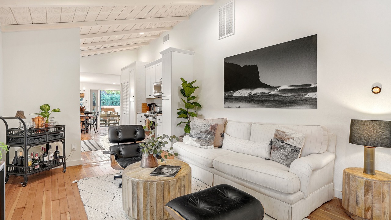Photo of Livingroom in Meiners Oaks