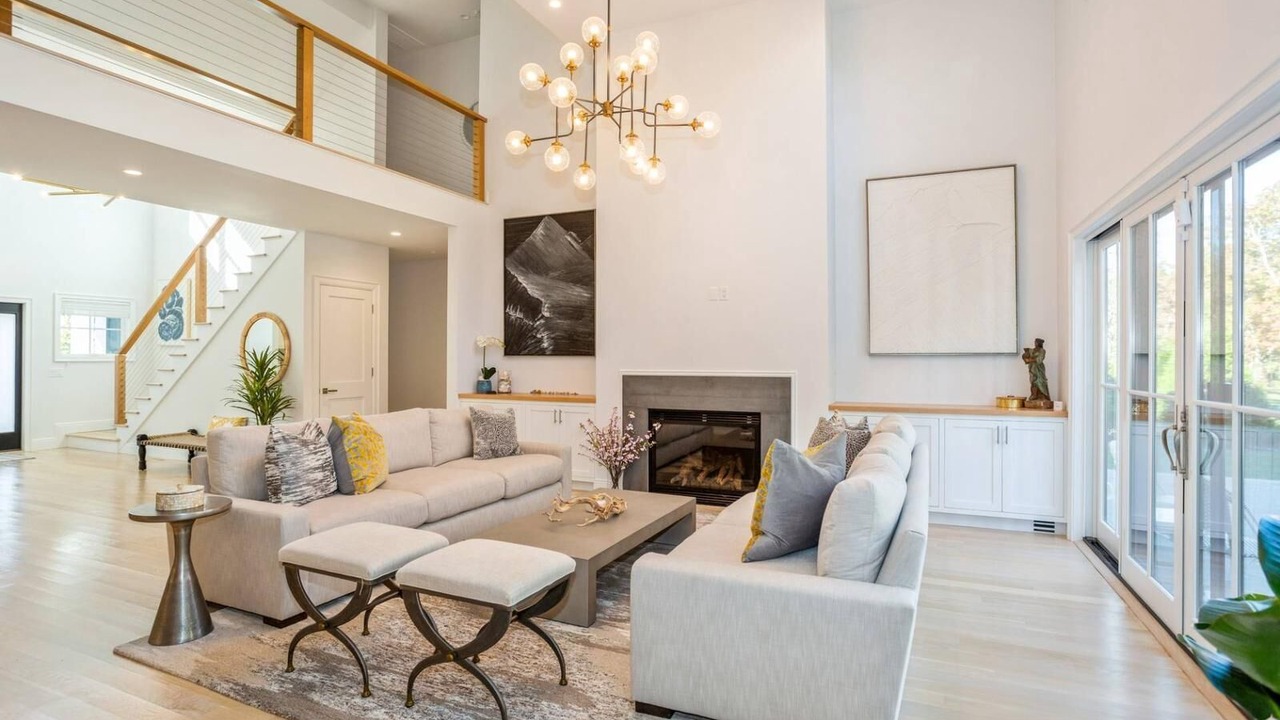 Photo of Livingroom in East Hampton North