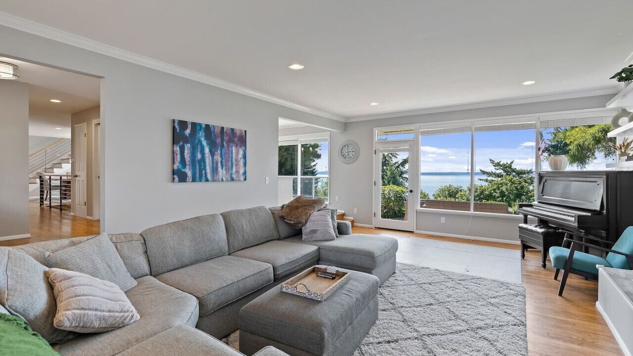 Photo of Livingroom in Broadview