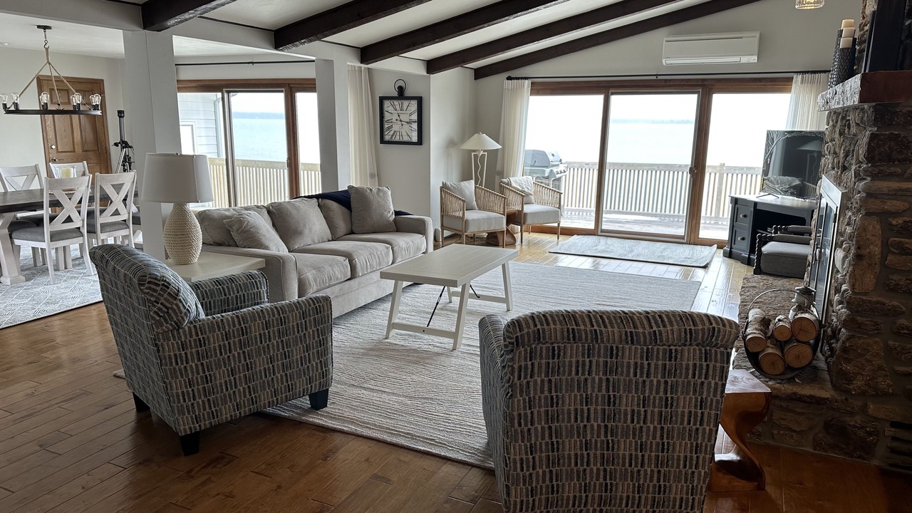 Photo of Livingroom in Baileys Harbor