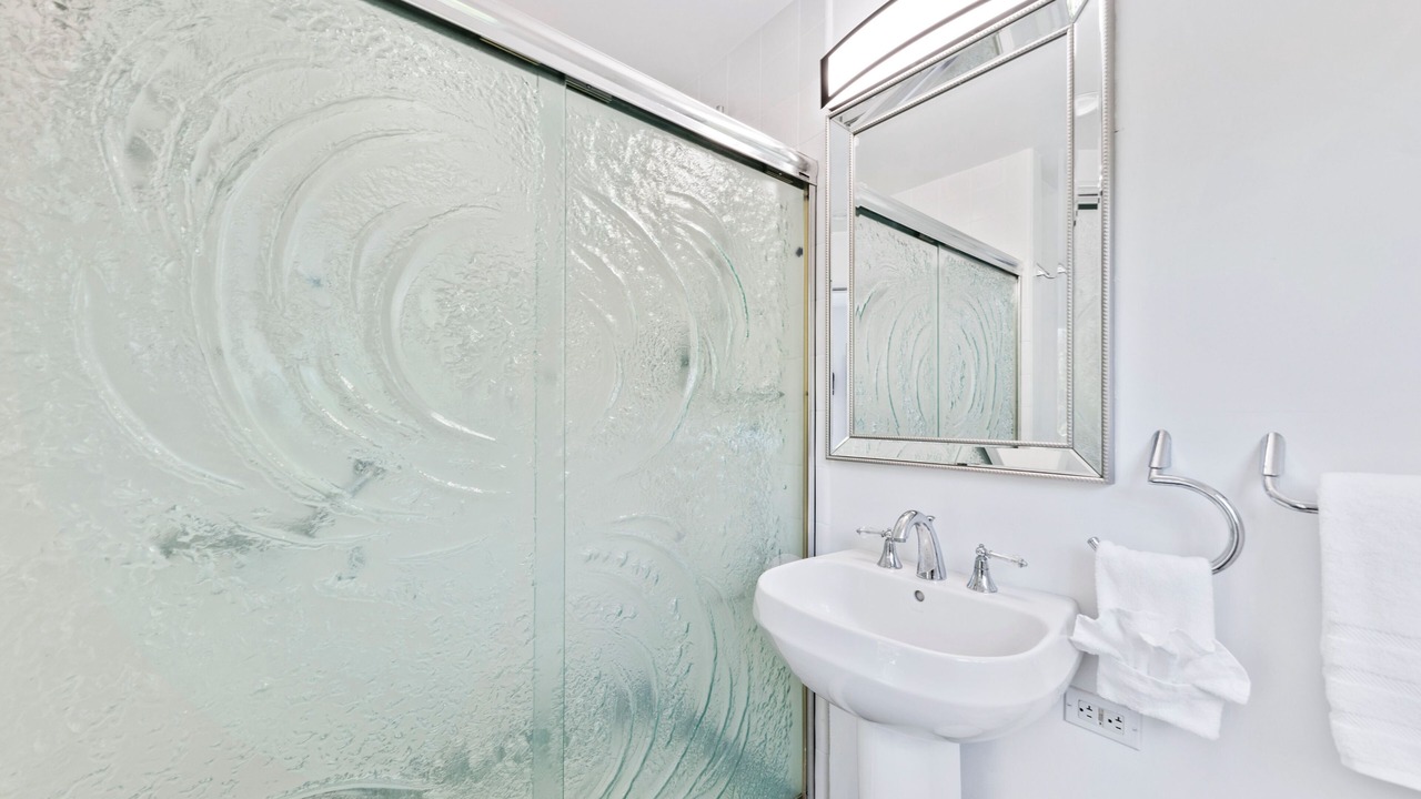 Photo of Bathroom in Birch Park Finger Streets