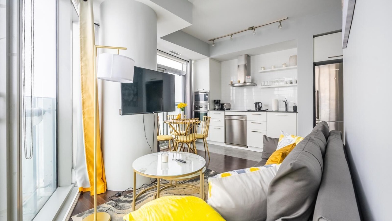 Photo of Livingroom in Toronto Entertainment District