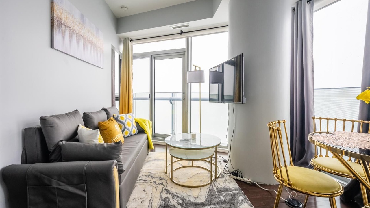 Photo of Livingroom in Toronto Entertainment District