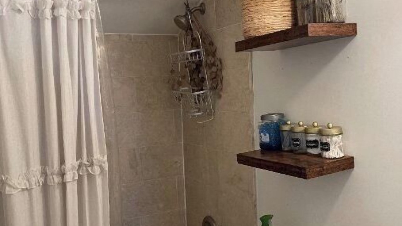 Photo of Bathroom in Deanwood