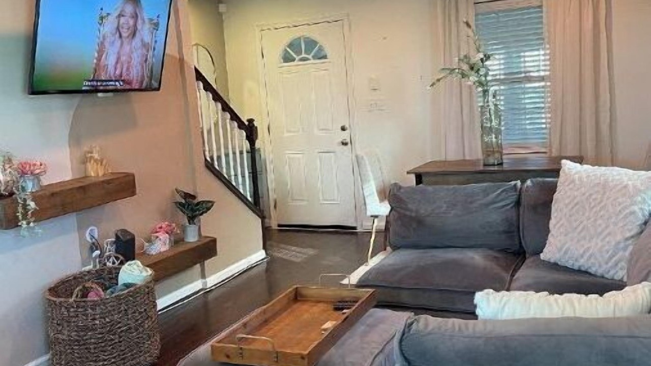 Photo of Livingroom in Deanwood