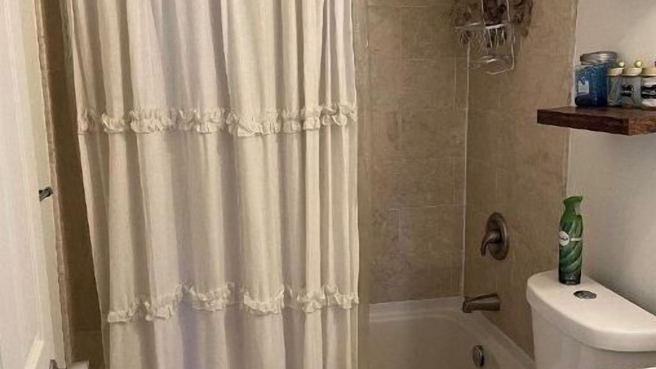 Photo of Bathroom in Deanwood