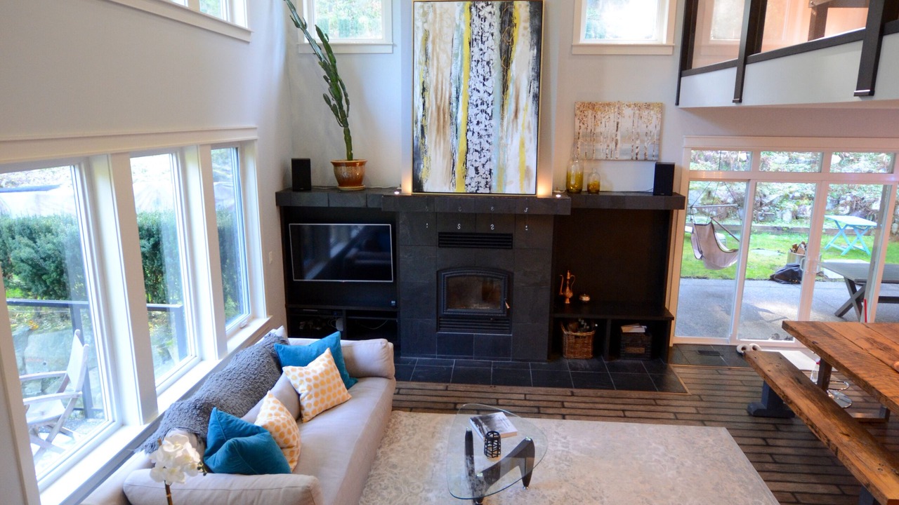 Photo of Livingroom in Metro Vancouver Regional District