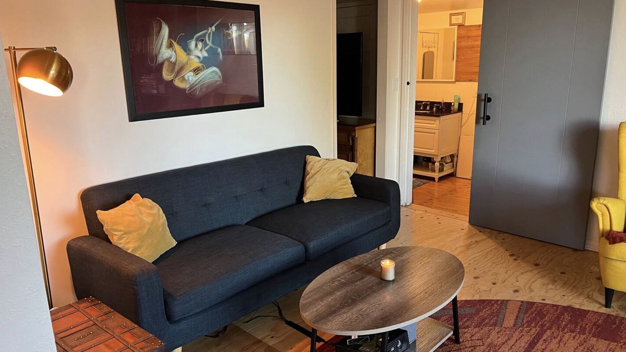 Photo of Livingroom in Calabasas Highlands