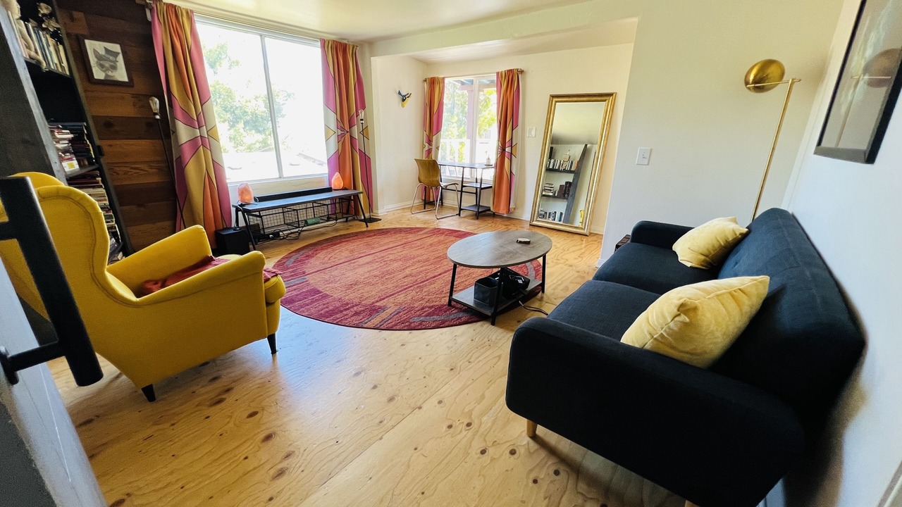 Photo of Livingroom in Calabasas Highlands